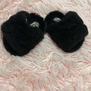 NWOT Baby UGG Fluff Yeah sandals